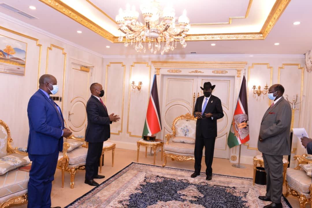 jumuiya's tweet photo. President Salva Kiir reaffirms South Sudan's commitment to the EAC integration agenda during a courtesy call by #EAC Secretary General Dr Peter Mathuki @pmathuki  together with @EA_Bunge Speaker Rt Hon Martin Ngoga @martin_ngoga &amp; @EACJCourt Judge Pres. Justice Nestor Kayobera https://t.co/zw61iDZsNz
