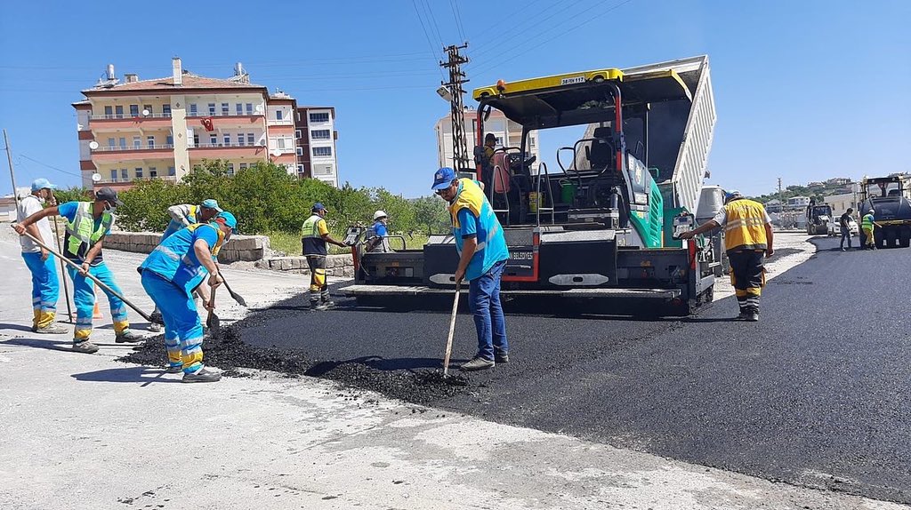 KocasinanBld's tweet photo. Fen İşleri Müdürlüğü ekiplerimiz her zaman olduğu gibi yollarda ☺️
📍Hacı Mehmet Baykan Caddesi / #GeneralEmir Mahallesi

#Kayseri #Kocasinan #KocasinanBelediyesi https://t.co/lvrHGKqBnt