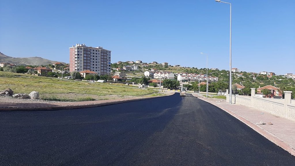 KocasinanBld's tweet photo. Fen İşleri Müdürlüğü ekiplerimiz her zaman olduğu gibi yollarda ☺️
📍Hacı Mehmet Baykan Caddesi / #GeneralEmir Mahallesi

#Kayseri #Kocasinan #KocasinanBelediyesi https://t.co/lvrHGKqBnt