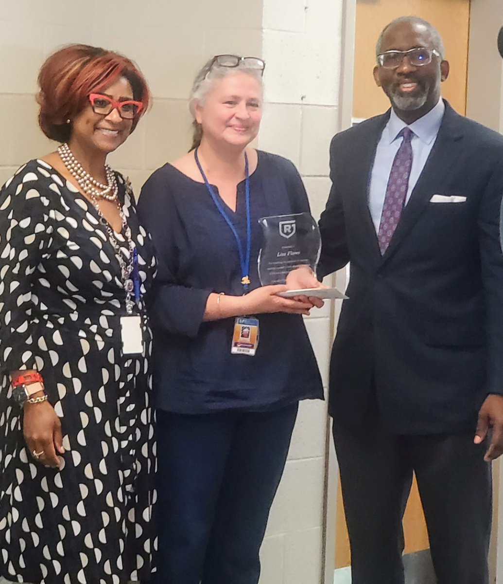 HandMiddleSC's tweet photo. Please join us in congratulating Mrs. Lisa C. Flores, @RichlandOne Classified Employee of the Year, 2021-'22. Ms. Flores has served in the district for 26 years, 23 on the ES level and the last 3 at HMS.  Thank you, Mrs. Flores for your commitment to RSDO.  @FLRichlandone https://t.co/j0bKapigrT