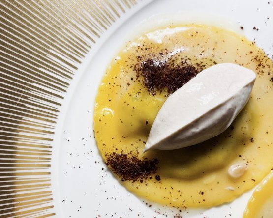 Energia e cambiamento: <a href="/lorenzocogo/">Lorenzo Cogo</a> racconta il nuovo @elcoqristorante 
Lo chef, ospite di Identità Golose Milano, spiega la svolta che ha dato alla sua carriera. Un approccio inedito alla cucina d'autore e il ritorno alla semplicità della trattoria
identitagolose.it/sito/it/413/28…