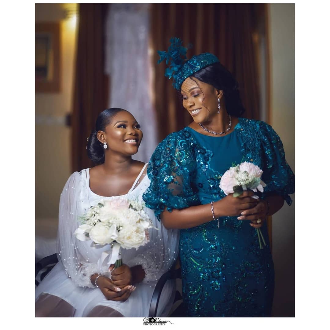 EventPlannerNg's tweet photo. "When your mum is the chief bride's maid". A mama's love🥺 @diamond_concept_photography 

#eventplannerng  #eventplanning #lagosnigeria #partyplanner #lagosvendors  #onlineeventplanning 
#eventmanagement #motherslove #bridesmaids #nigerianwedding https://t.co/7oMQpIGPHf