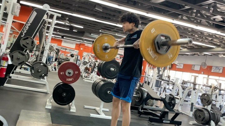 untamedfitaz's tweet image. Meanwhile inside @fitness1gym 

This movement is strictly about power, speed, and control over a short period of time

Young Thomas demo #highpulls during a shoulder sessions
He’s gearing his body toward #olympialifting

#untamedfitnessaz #chooseurhard instagr.am/p/CPWAZrLjHhI/