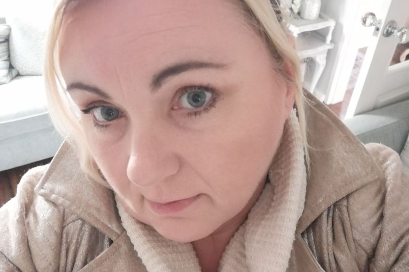 Nurse's warning as she shares shoddy faked photo sent by online dating 'catfish' mirror.co.uk/news/uk-news/n…