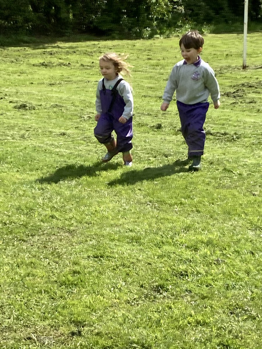 MonSchPrePrep's tweet photo. Happiness is being together and playing in the beautiful sunshine. https://t.co/k7YnIgBAuy
