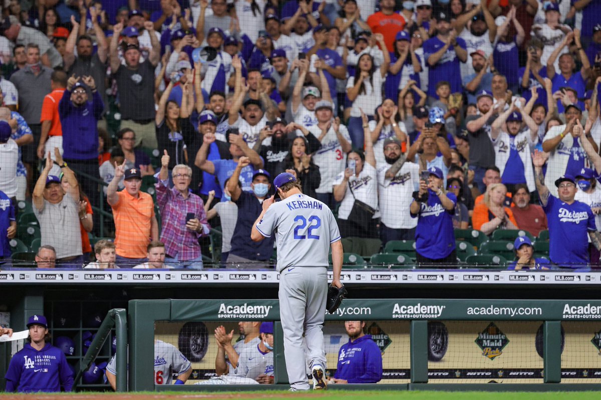 Dodgers fans proved once again why they're the best fans in baseball. 