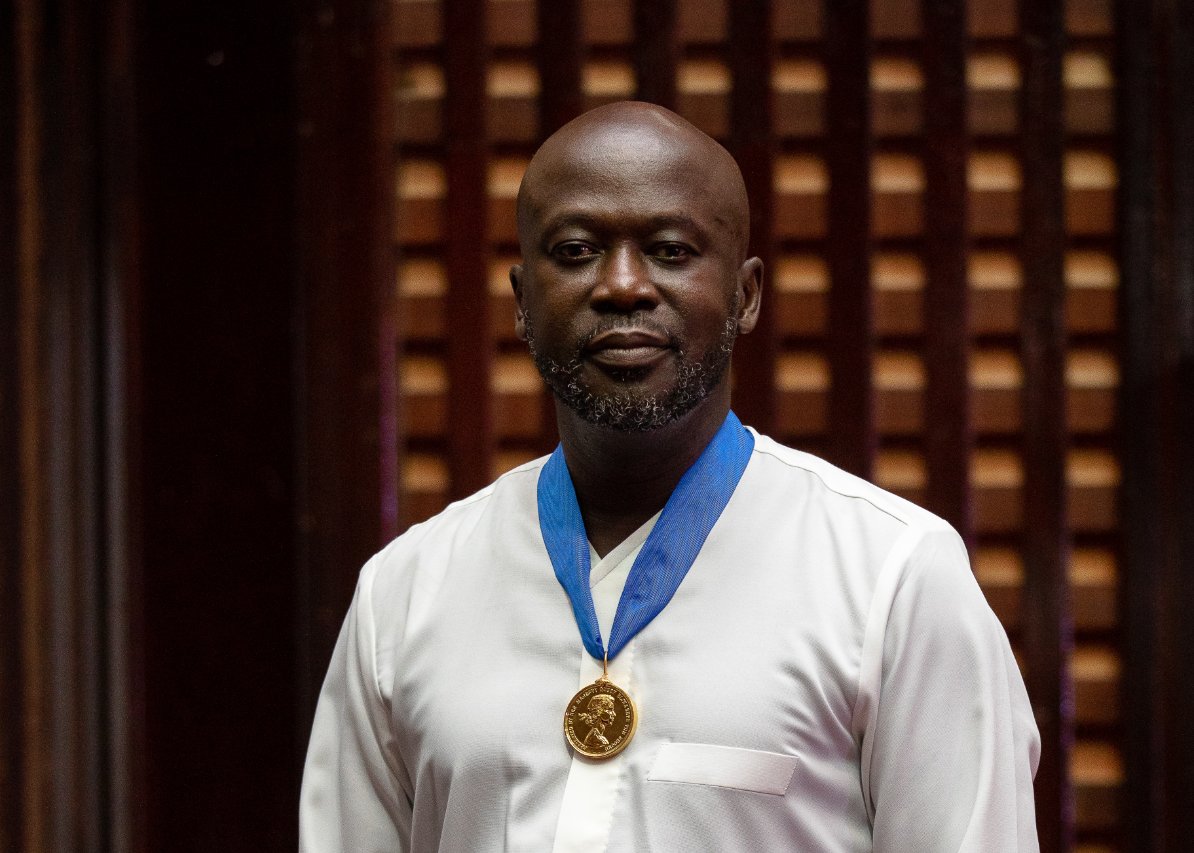 🏅Sir David Adjaye OBE is presented with the 2021 Royal Gold Medal for architecture. 
#RoyalGoldMedal 
Sponsored by @ArperOfficial 
Image: Francis Kokoroko 
<a href="/dadjaye/">Sir David Adjaye</a>
 <a href="/AdjayeAssoc/">Adjaye Associates</a>