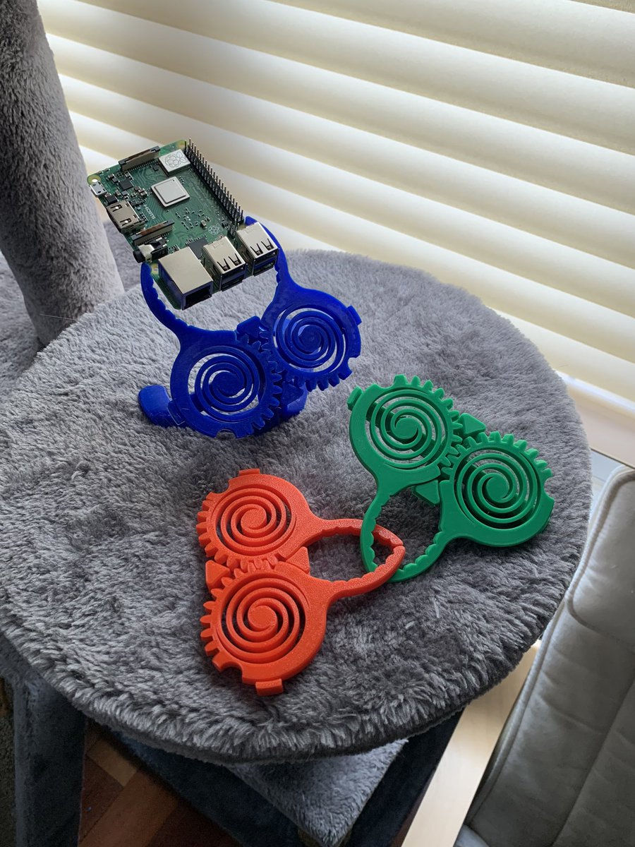 MakerWiz's tweet photo. Attack of the PCB Grippers! #3dmodel @sunshine #3dprinter @josefprusa #3dprinting @makerwiz #pla #cokered #jade #sapphire @botfeeder #printinplace #pcb #holder #gripper #raspberrypi #makersgonnamake https://t.co/QvrKAWDm7Y