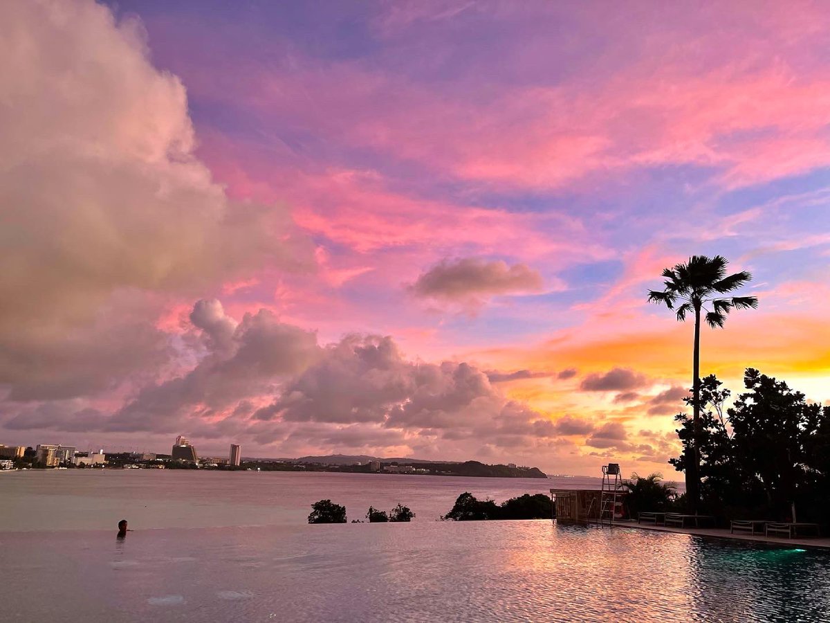 jennauta's tweet photo. Guam sunset 💖 https://t.co/8Fk4eAph44
