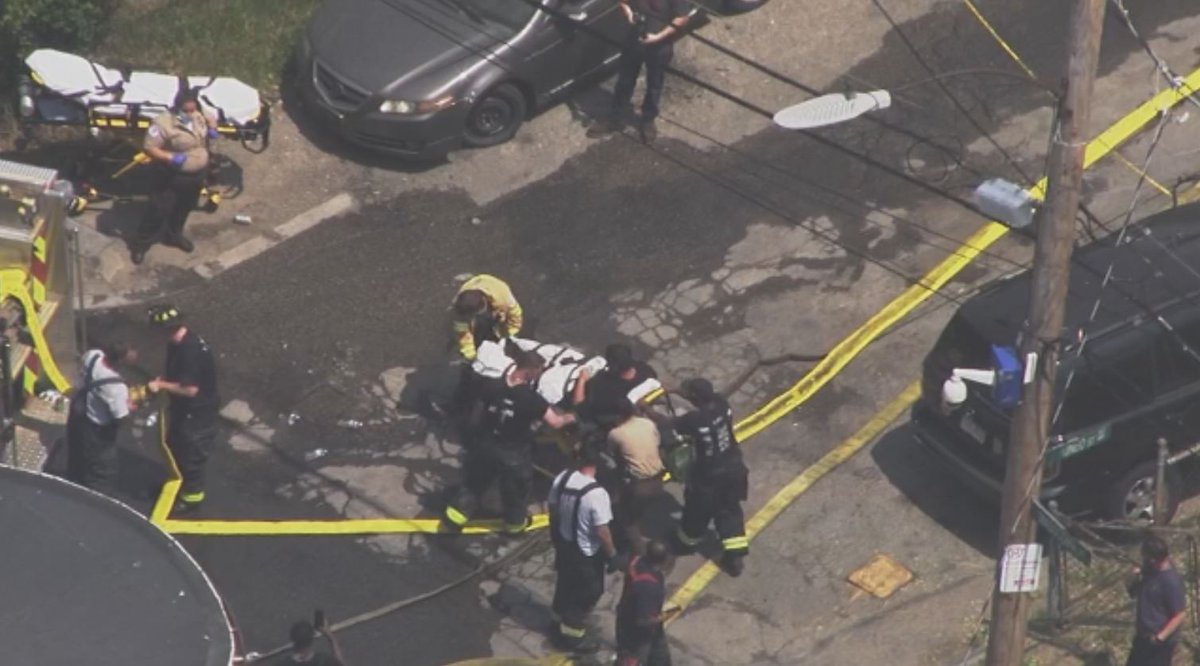 PetesWire's tweet photo. And it appears another #Boston firefighter was just taken to the hospital from this fire scene in #Dorcester.
He got a fist-bump from another BFD member as crews took him to the ambulance.
Today's heat is taking its toll on crews.
#Boston https://t.co/peouCRIbsi