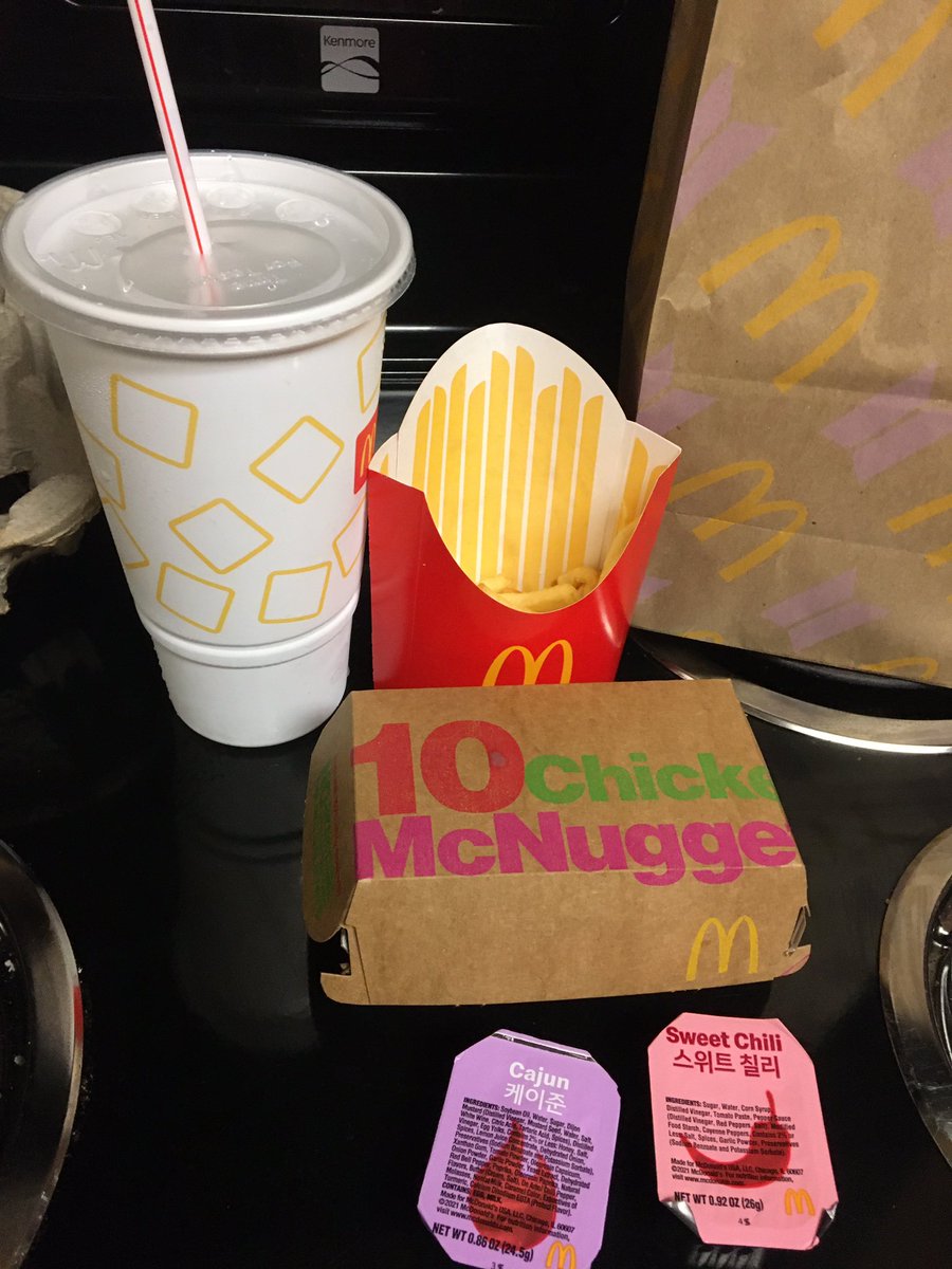 SoloMama875ARMY's tweet photo. @TheJose8A Ditto #ImNotLovingIt @McDonalds #BTSMeal the employees weren’t even wearing the shirts! On a positive note- #DidYouSeeMyBag https://t.co/XRSOzGAb96