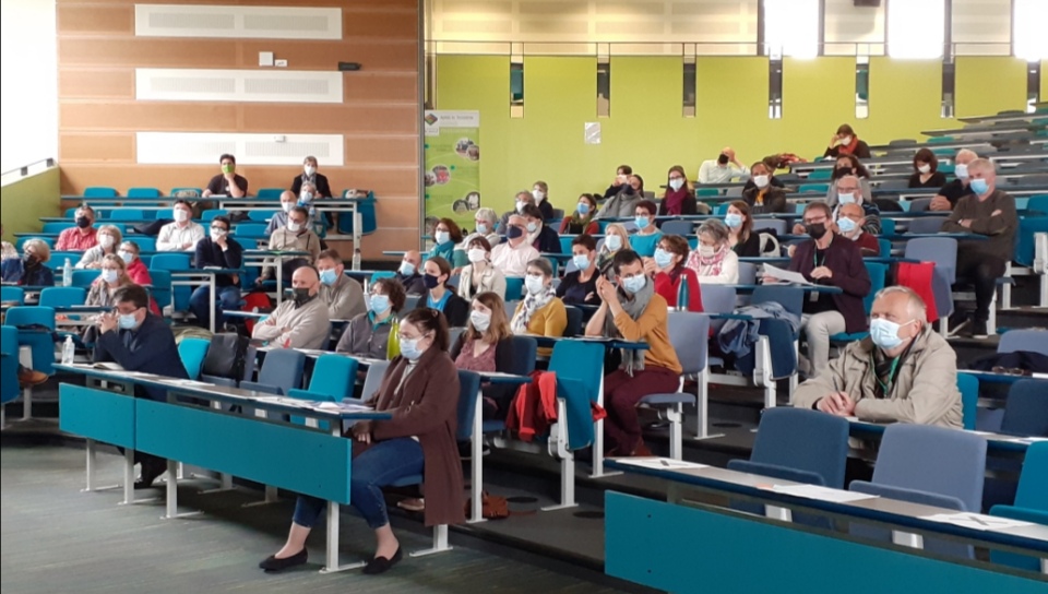 Présentation de la feuille de route citoyenne des Avan'Cé Climatiques  fruit d'un travail de 7 mois de réflexions, qui nourrira le plan climat <a href="/villepontsdece/">Ville Ponts-de-Cé</a>.
Merci aux 140 participants pour leur travail et leurs 168 propositions.