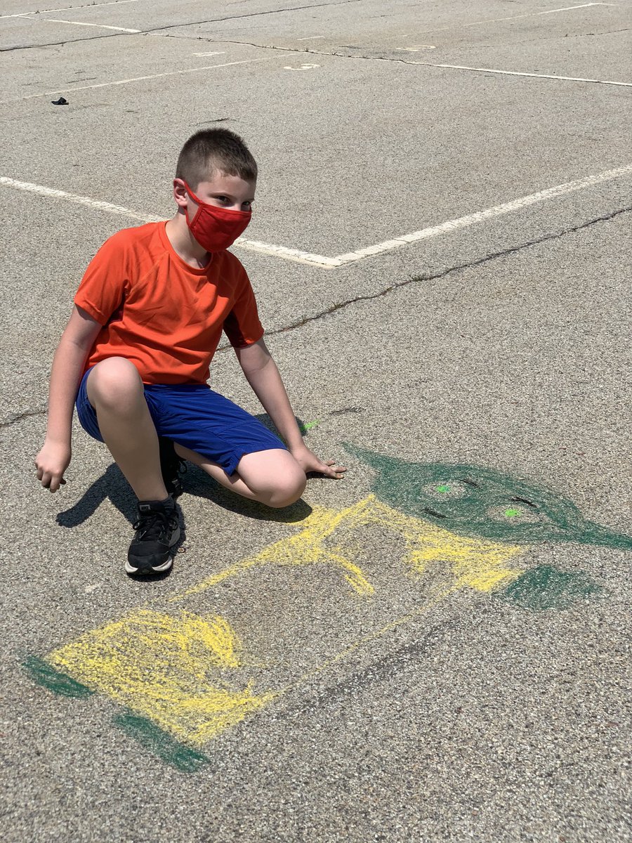 Miss_Lapadula's tweet photo. Little sidewalk chalk action on this scorcher ☀️ https://t.co/rNv42pBaQk