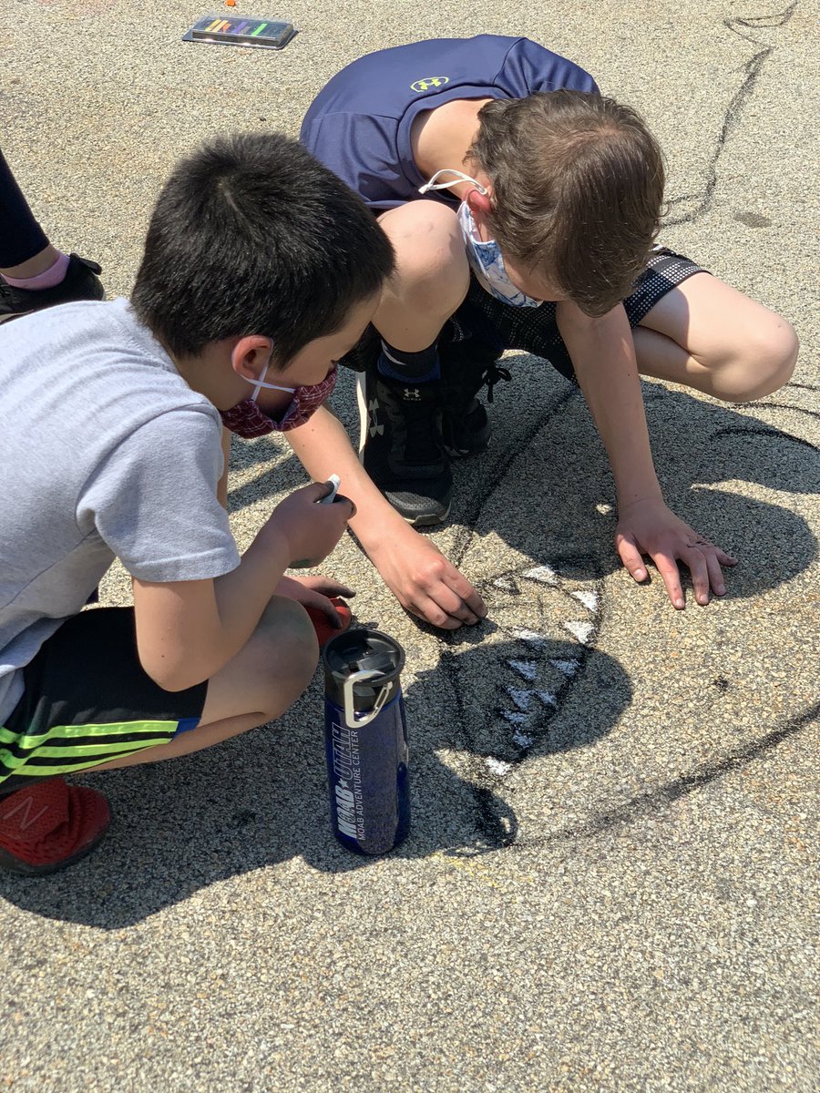 Miss_Lapadula's tweet photo. Little sidewalk chalk action on this scorcher ☀️ https://t.co/rNv42pBaQk
