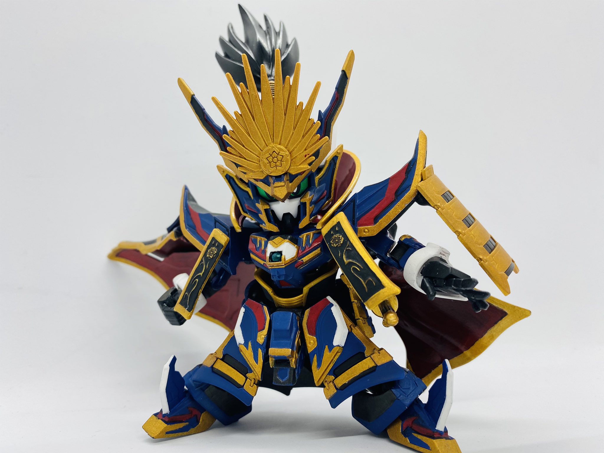 Hsuntoy 在本能寺之變時接受利秋的邀約 接受了黑暗面具力量的信長次代 因為自身的才能與龐大的野心從而變異的的姿態黑焰的 魔王為黑焰的獵人第六天魔王的簡寫名言 鋼彈40年 與天地相比如夢幻似此為改造作品 並不會登場在原作當中