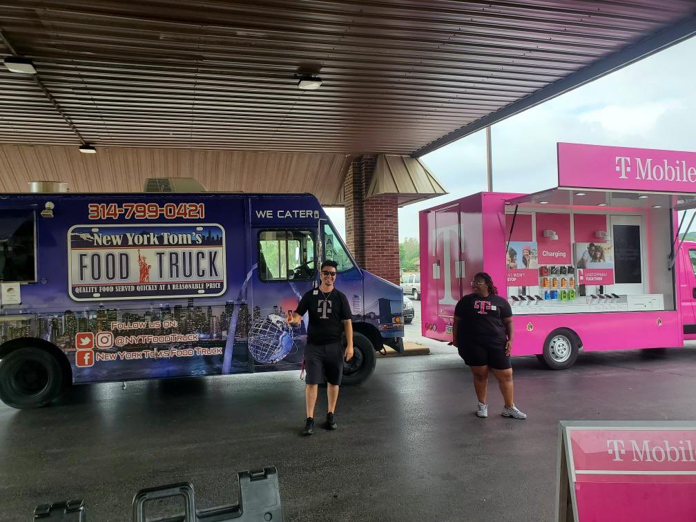 chseagles4's tweet photo. Thank you to Columbia PTA and T-Mobile for the awesome lunch today! What a great treat for the last Wednesday of the school year!

#OUREAGLEs
#newyorktomsfoodtruck 
#tmobile https://t.co/UpAlqYG8kF