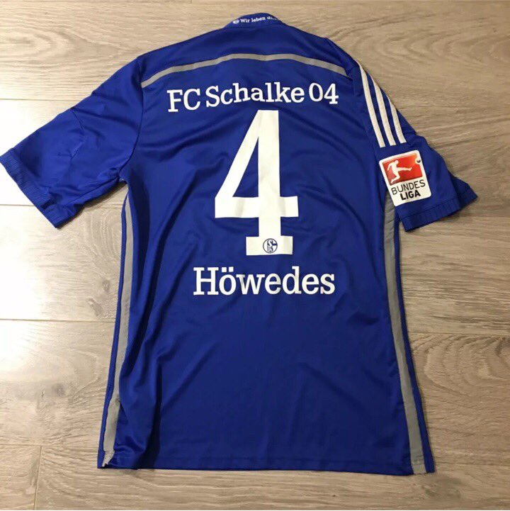 Fballshirtman's tweet photo. Schalke 2015/16 Home Shirt With Howedes 4 On The Back.

Size Medium

Condition 9/10

£28

#footballshirt #football #schalke #howedes #bundesliga https://t.co/dc3bbKGKjh