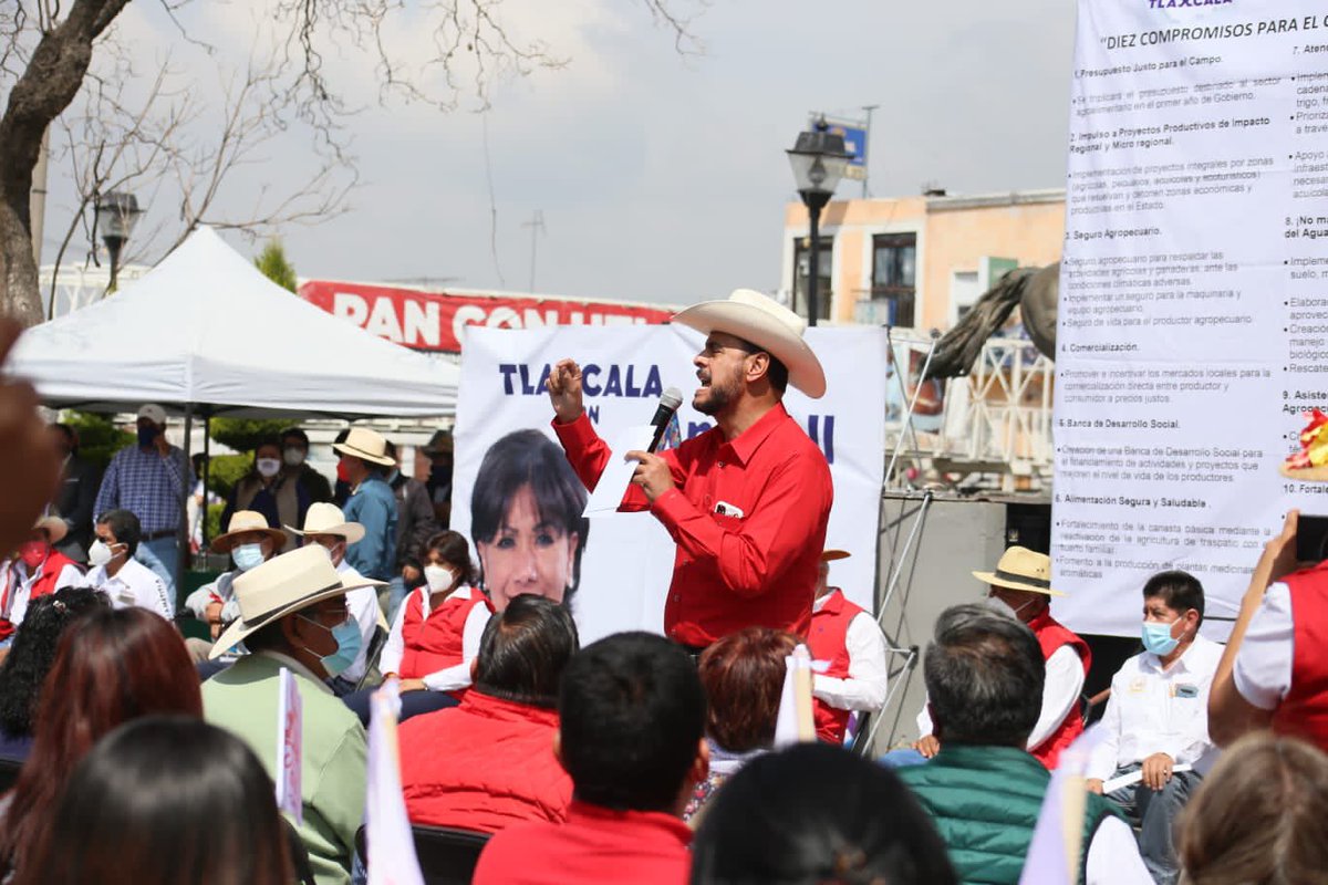 Arrancamos este #Miércoles en #Zacatelco, #Tlaxcala, con quien será la gobernadora del campo, mi amiga <a href="/AnabelAvalosTlx/">Anabell Ávalos Z</a>. Junto a un Frente Amplio de Organizaciones Campesinas firmamos "Un Pacto Agrario por Tlaxcala".
¡Nuestra victoria está en el territorio!

#AnabellGobernadora