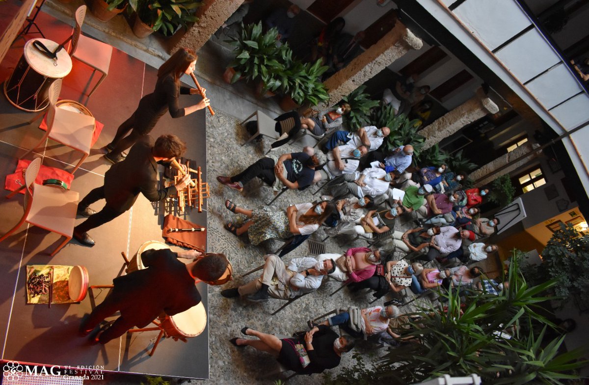 Otra maravillosa velada de la VI edición del MAG 2021 de la mano de Serendipia Ensemble en el Patio de de la Corrala de Santiago de Granada interpretando su repertorio "Pequeña Tempestad. La miniaturización de la creación del Universo". 
📸 Yolanda Girón
#FestMAGranada21 #Granada