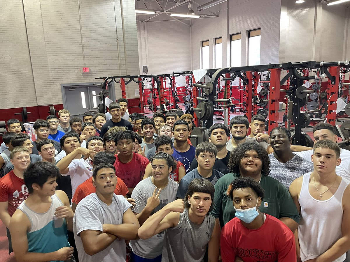 OHSBronchoFB's tweet image. Proud of these players showing up  before exams to get a workout!  #1of4