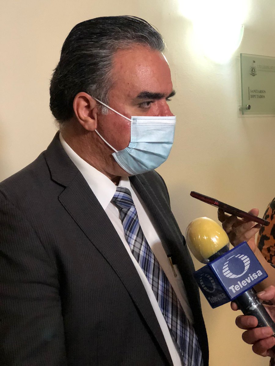 DipPANJalisco's tweet photo. Los medios #Televisa y #Canal44 entrevistan al Pte. de la Fracción del #PAN @jorgeglez2018 Sobre la aprobación de la convocatoria para la elección de dos consejeras y dos consejeros de la CEDHJ.

#mejoremosJalisco https://t.co/q6Miv49EKx