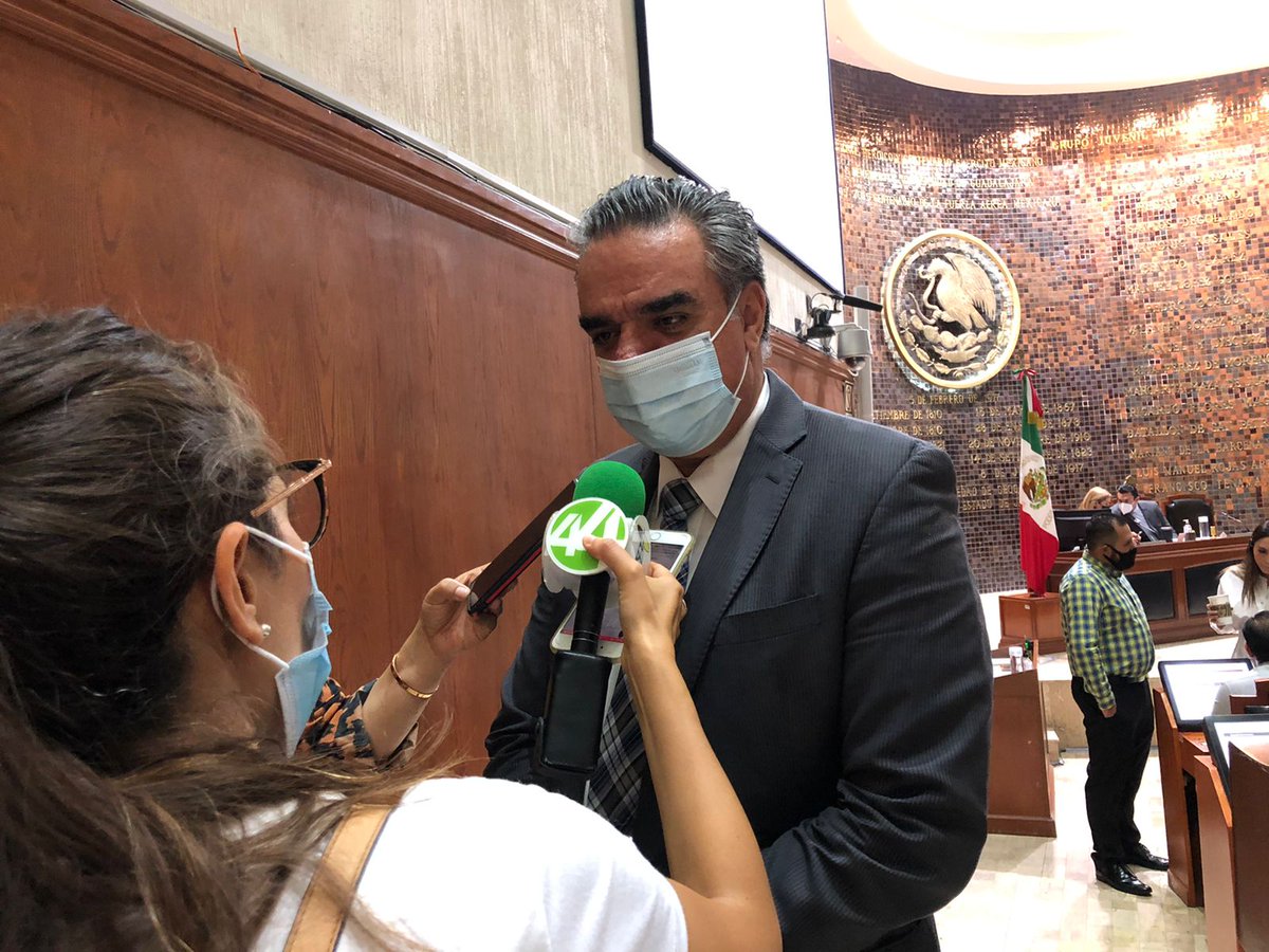 DipPANJalisco's tweet photo. Los medios #Televisa y #Canal44 entrevistan al Pte. de la Fracción del #PAN @jorgeglez2018 Sobre la aprobación de la convocatoria para la elección de dos consejeras y dos consejeros de la CEDHJ.

#mejoremosJalisco https://t.co/q6Miv49EKx