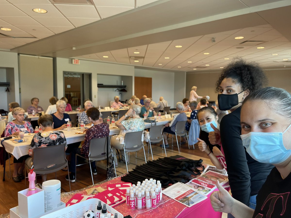 Getting to spend my first day back from one week in Cali with these lovely elderlies playing bingo at a T-Mobile sponsored event !#blessed #TMobile