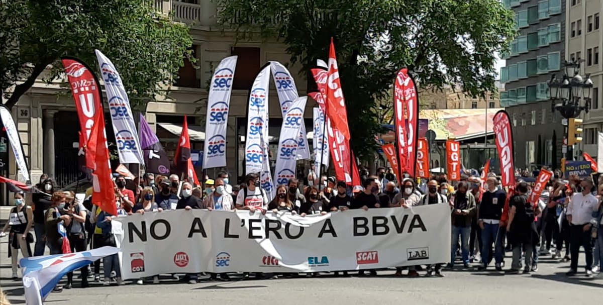 SEC_CIC's tweet photo. Por segundo dia consecutiva hemos defensado lo que és nuestro: nuestros puestos de trebajo y nuestra dignidad. @BBVA_espana @carlostorres No se equivoquen y escuchen la voz de las personas trabajadoras, el grito firme y unanime en contra este
ERE. #BBVA #NOalosdespidos https://t.co/6oi1iE1Cps