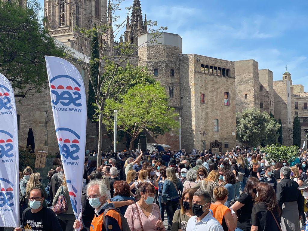 SEC_CIC's tweet photo. Por segundo dia consecutiva hemos defensado lo que és nuestro: nuestros puestos de trebajo y nuestra dignidad. @BBVA_espana @carlostorres No se equivoquen y escuchen la voz de las personas trabajadoras, el grito firme y unanime en contra este
ERE. #BBVA #NOalosdespidos https://t.co/6oi1iE1Cps