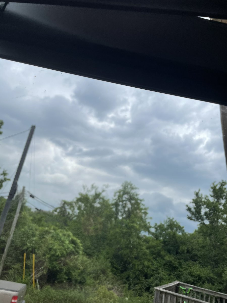 JohnnyRayFeltn1's tweet photo. Skies over Richmond KY at the moment @JimWKYT @Kentuckyweather @nwsjacksonky https://t.co/I7k4aQzx1s