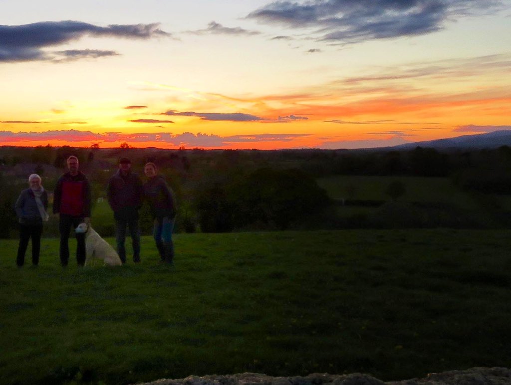 oldcrofthouse's tweet photo. It’s not far to watch one of nature’s best spectacles, the blaze of the setting sun.
#sunset #moon #magicalskies #naturalspectacle #visitcumbria #kirkbystephen #cumbria @VisitEden #makingmemories #familyholidays #familyatsunset #ukholidays #sunsetphotography @StormHour https://t.co/zKvf607Fqr