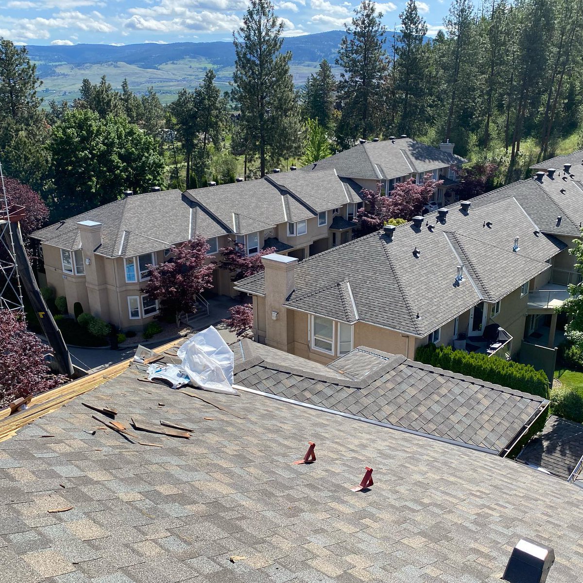 roofing_kelowna tweet picture