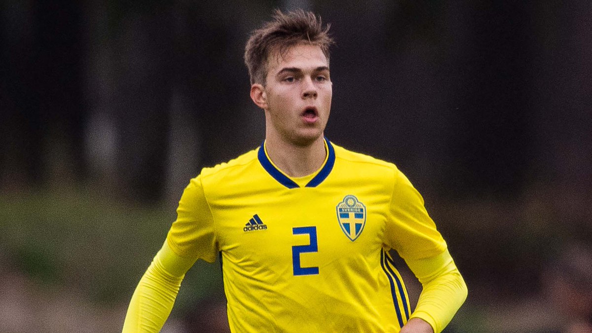 ANTON ERIKSSON
2000 | MB | <a href="/GIFSundsvall/">GIF Sundsvall</a> 

Debuterade i Division 1 redan som 16-åring för Umeå FC. Gjorde därefter två ordinarie säsonger och var med och tog upp klubben till Superettan. Därefter lämnade han för Sundsvall och tog en startplats direkt.