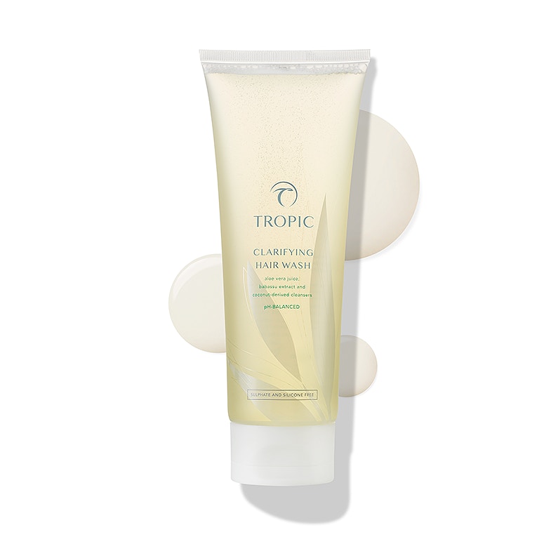 TropicMini's tweet photo. 💆Clean hair the natural way with Tropic’s Clarifying Hair Wash! 
Using only biodegradable ingredients to banish buildup, cleanse and refresh oily hair, a hair care essential for the eco-conscious - don’t just take our word for it,it won bronze in the Global Green Beauty awards! https://t.co/xJZfWdOinW
