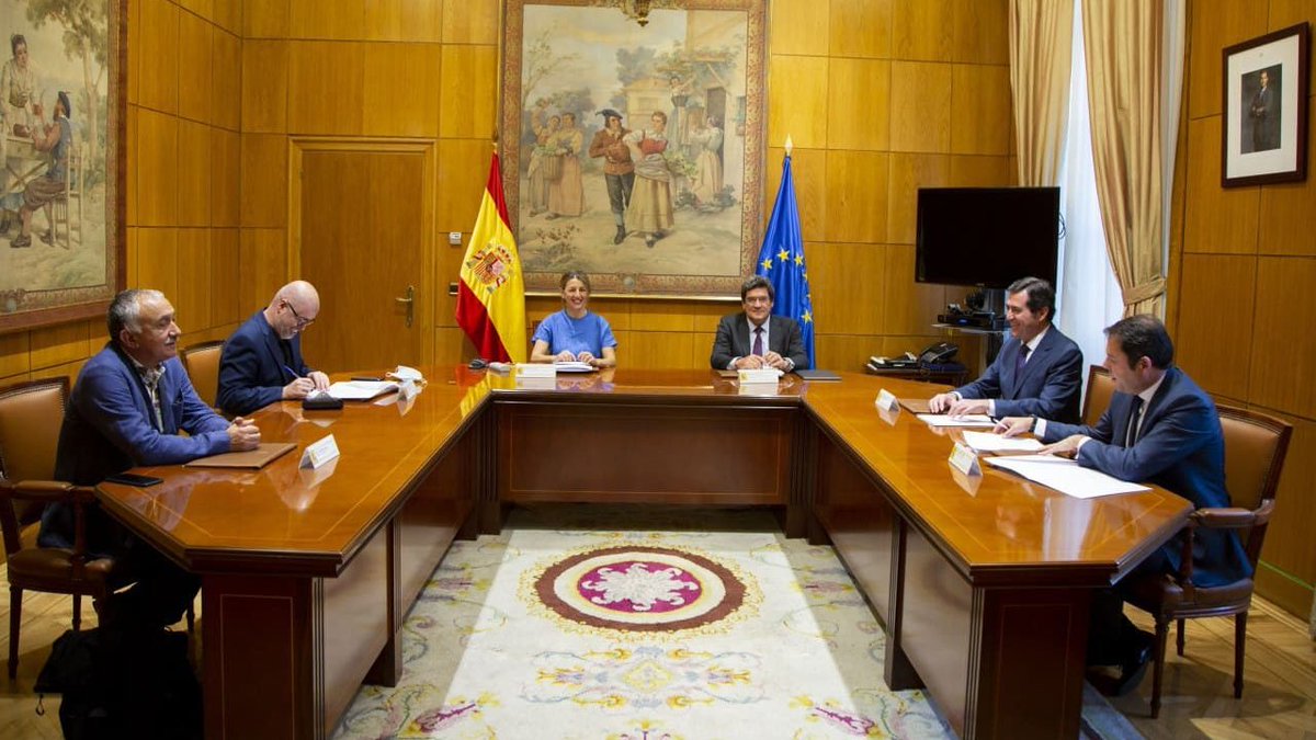 empleogob's tweet photo. ✅ Alcanzamos un preacuerdo con los agentes sociales para la prórroga de los ERTE hasta el 30 de septiembre de 2021. Un nuevo consenso para seguir garantizando protección social y avanzar hacia la recuperación económica y social.

📄 Toda la información → https://t.co/0lIkcoGdzh https://t.co/tiLxPKnCY2
