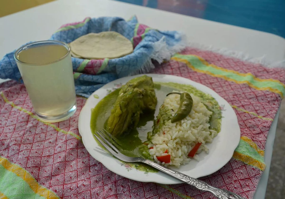 NuestroDiario's tweet photo. 🇬🇹 El Jocón es un platillo típico guatemalteco y su nombre significa recado verde o cinco verdes. 😋 ¡Delicia!
📷 José Gómez. #antojitos #antojitochapín #jocon #comidaguatemalteca #guatemala #nuestrodiario https://t.co/6Js7nUJZpL