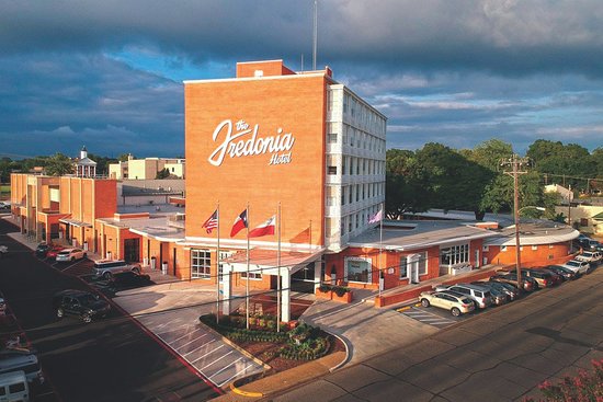 We'd like to give a great big shout out to <a href="/FredoniaHotel/">The Fredonia Hotel</a> in Nacogdoches, TX! If you've never been, it's a 1960's style hotel that they've renovated into a modern-day getaway! 😊👍 #GoodNewsWithGTravel