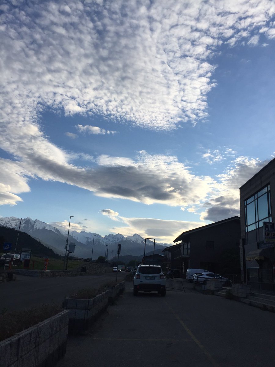 VierinE's tweet photo. Aosta  - Nubi sparse all’orizzonte! https://t.co/8rnjhvMYM5