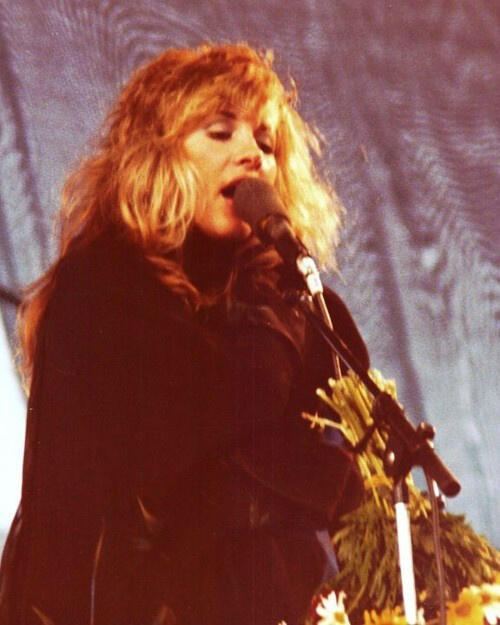 Happy birthday to the most angelic miss stevie nicks <3 