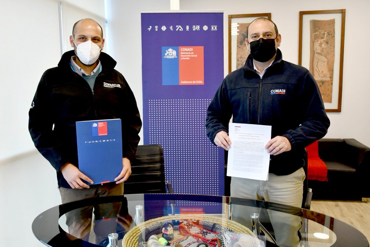Sernatur_IX's tweet photo. Sernatur Araucanía 🗻 junto a Conadi concretaron la firma de convenio de colaboración, para el desarrollo de la Tercera Conferencia de Turismo Indígena del Asia Pacífico ✅, que tendrá como sede a #LaAraucanía el próximo mes de octubre 👏🏼

#Conadi #Sernatur #PAITC #turismo https://t.co/rkBpyodcme