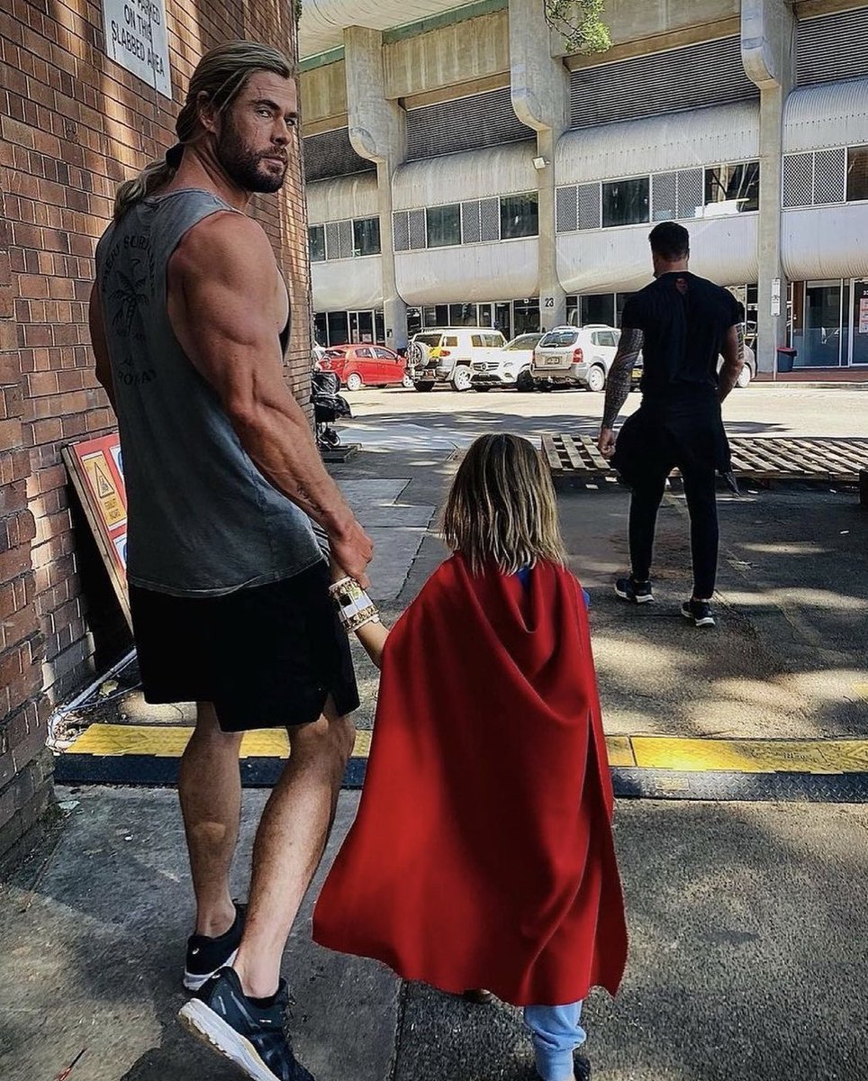 Ain’t no way Thor be skipping leg day like this https://t.co/tLIKsQaPG2