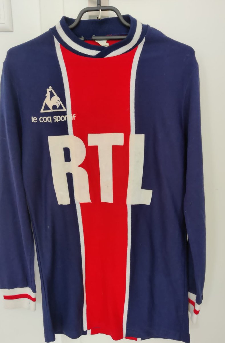 YfsMarketplace's tweet image. Allez on est sympa on en dit plus sur les gros obus de la vente de Dimanche... Comme on fait les choses bien chez YFS, on peut vous garantir quelques grands noms au dos ;)  
Des idées ?