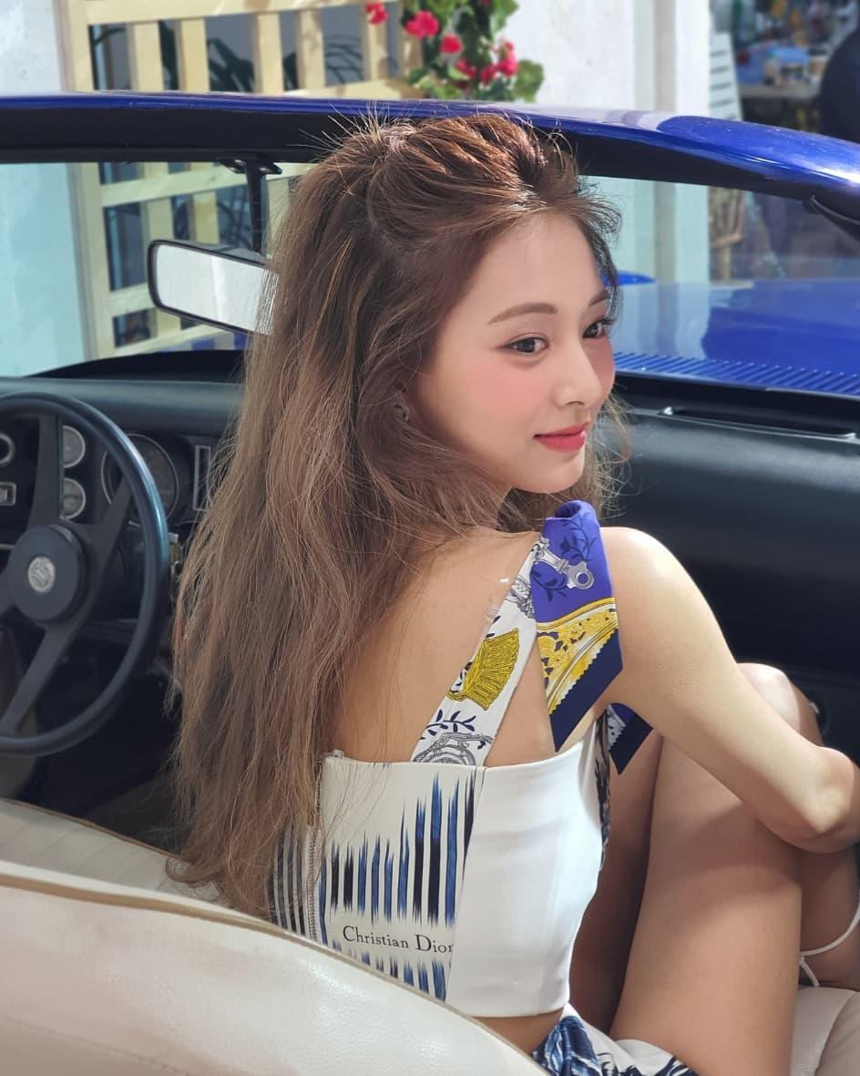 theniumee_'s tweet photo. Found something I have in common with Tzuyu 😜

😎 https://t.co/qcO1AHrp1y