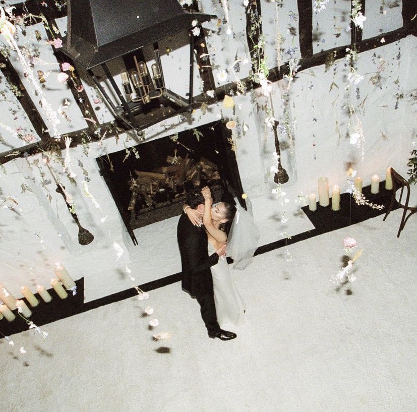 PopBase's tweet photo. In one hour and 41 minutes, Ariana Grande’s wedding photos becomes the fastest Instagram post in history to hit 10 million likes. https://t.co/unp3r93TWe