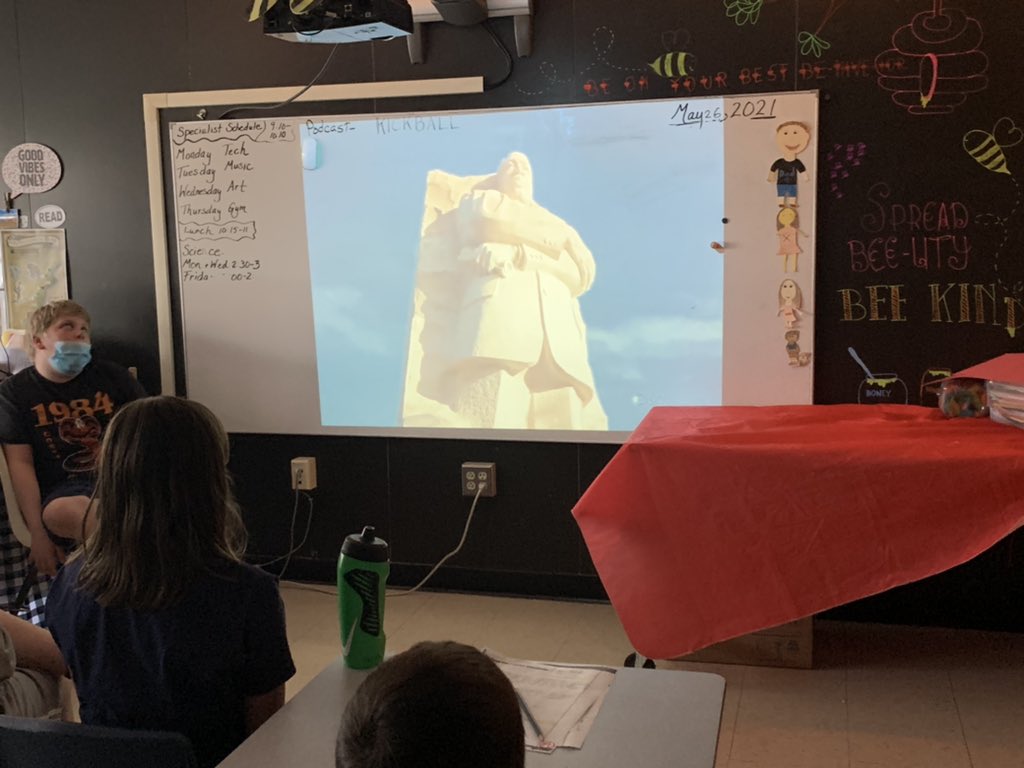 jessmsherman's tweet photo. My Fifth graders are on a virtual tour of a washing DC, hosted by @FLOTUS and @DiscoveryEd https://t.co/xy9dgDSLhf