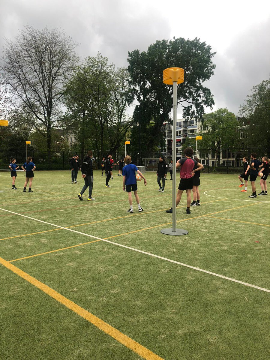 JNiebeek's tweet photo. Mooie dag voor het Amsterdamse korfbal en de meer dan 400 kinderen die mochten deelnemen! @SportingWest bedankt voor hoofd organisatie en natuurlijk ook @BWAmsterdam en @swiftkorfbal ! #mooiedagen #thisiskorfbaltour https://t.co/5oG1MBPgF4