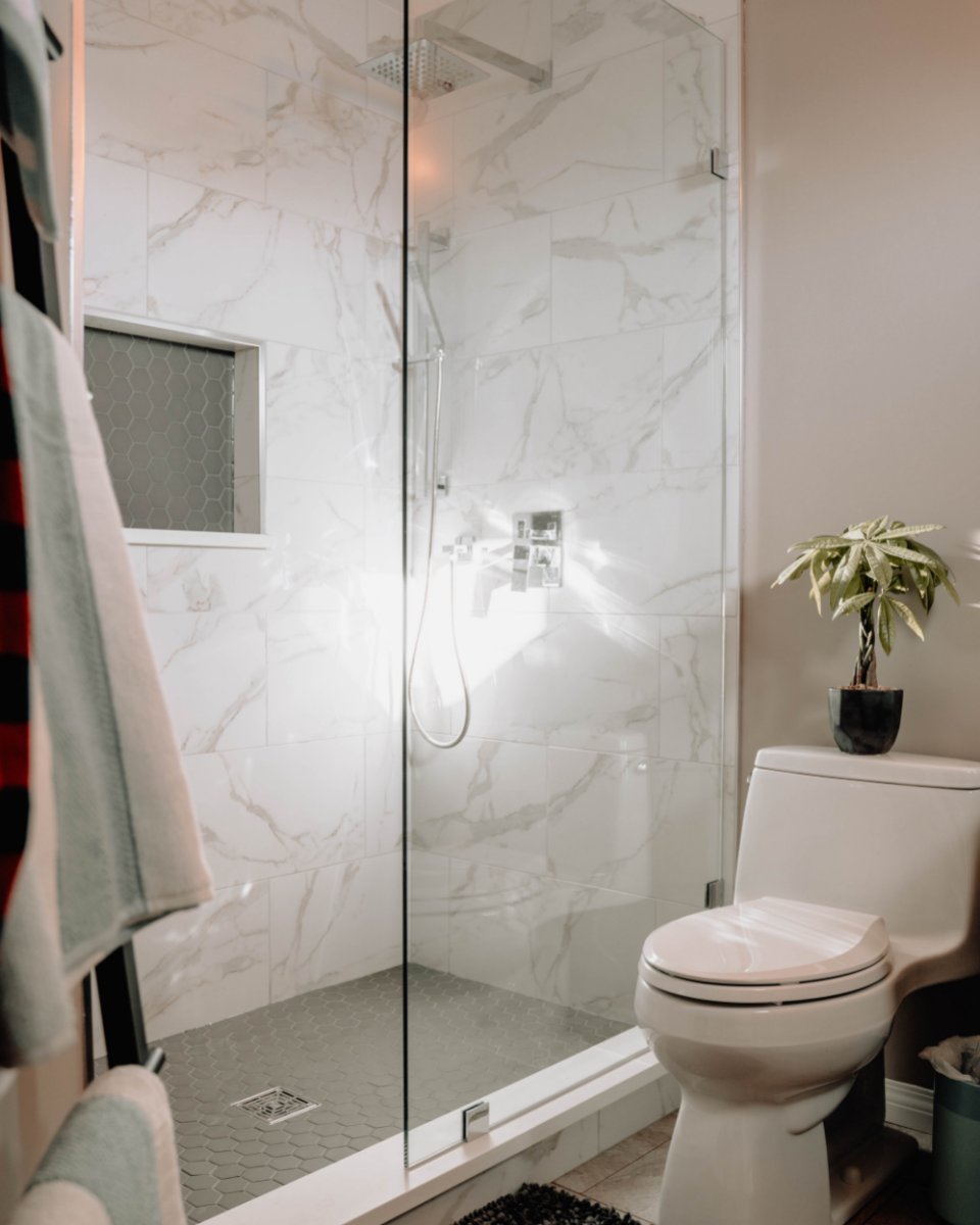 RickHamiltonMBA's tweet image. In your next home, would you rather have a soaker tub or an oversized shower?