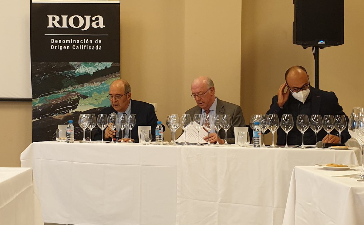 RiojaWine_ES's tweet image. 📍Madrid. Rioja, presente en #Bacchus2021, la cita imprescindible del sector del vino. @BallesterosMw ha ofrecido una Masterclass sobre la Diversidad y Excelencia de la región. Han participado profesionales y catadores que han conversado en torno a #Rioja y sus nuevas categorías.