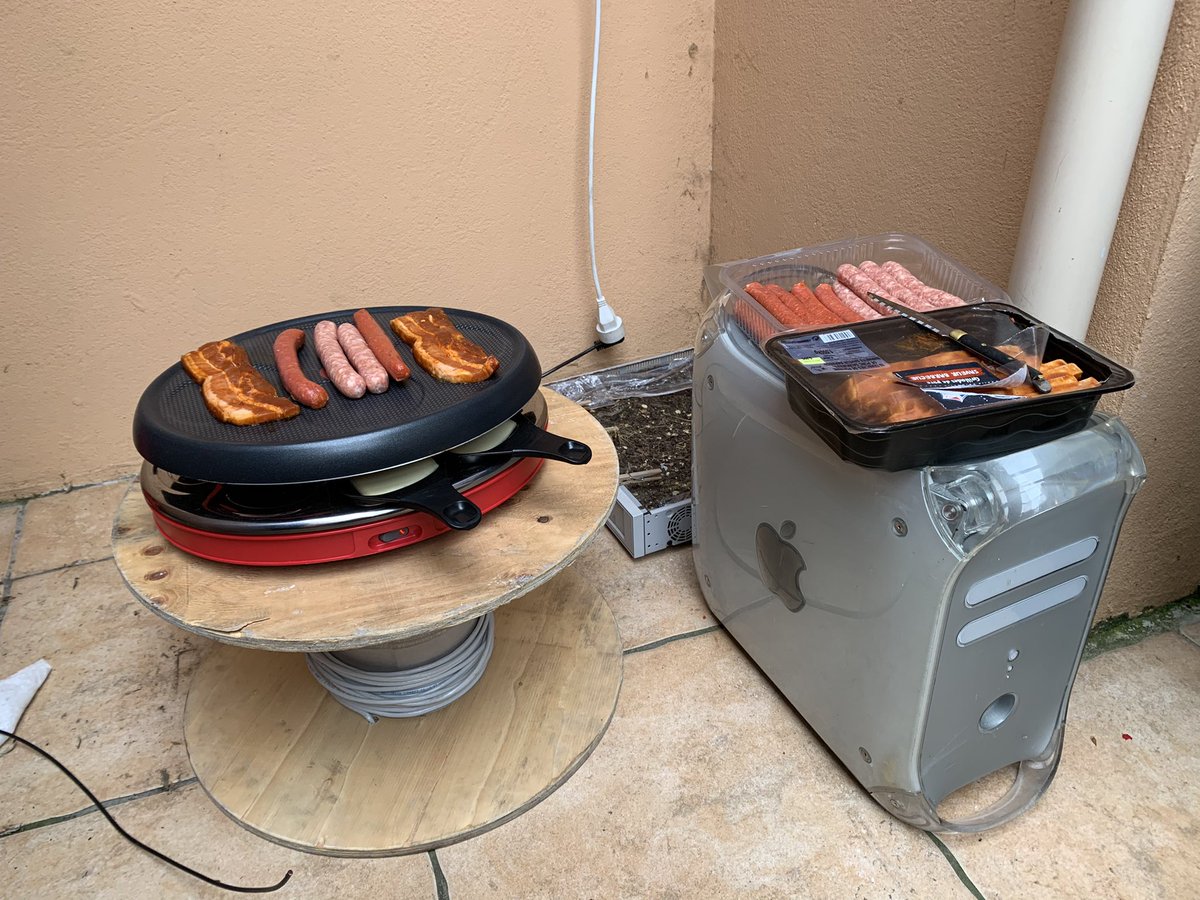 Connaissez-vous le iBarbecue ?
Enfin, le iBarbeclette?
(With <a href="/Michel_Gaschet/">Michel Gaschet</a> <a href="/ZworcGno/">Nicolas</a> <a href="/julienth370/">JulienTH37</a>)