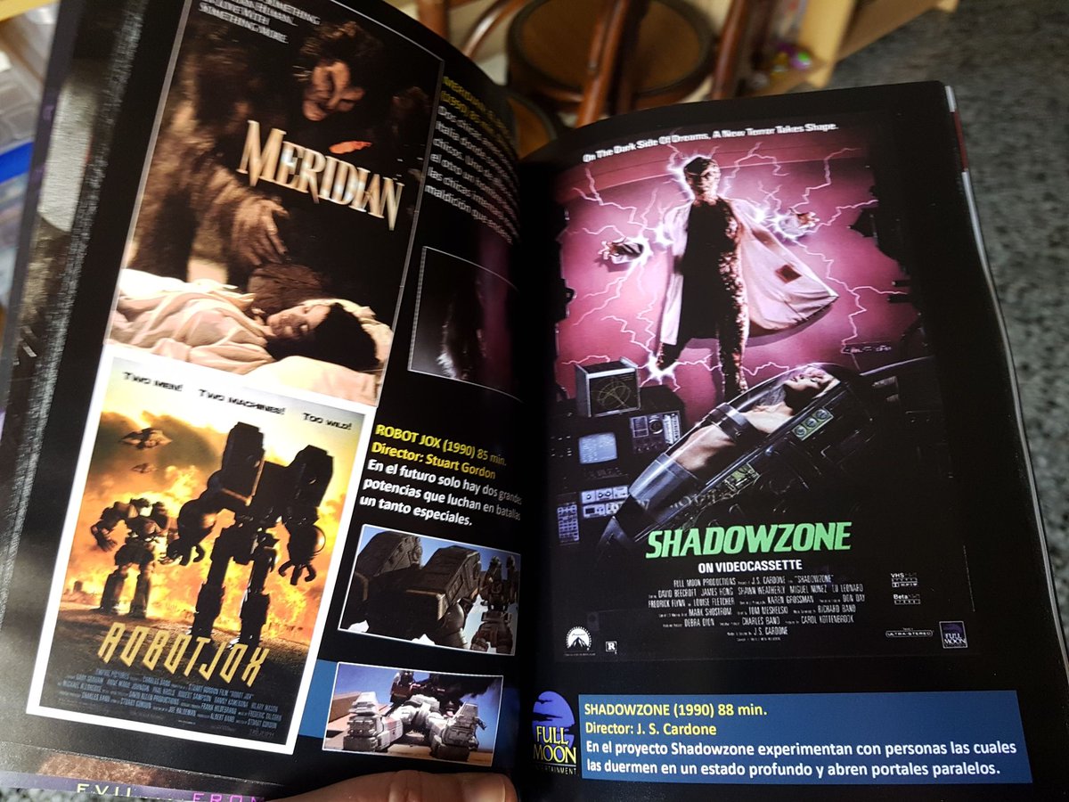 FesterEnt's tweet photo. ¿Que tal un poco de Terror à la Full Moon para esta noche? No te pierdas estas 132 pags a todo color con 162 películas de la Full Moon y otros films de sus diferentes filiales por solo 12€. Ya a la venta en https://t.co/Cavwkyb4l5 https://t.co/D4NIRyBBPF